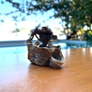 Vaso Escultural de Cerâmica com Movimento Orgânico Marrom