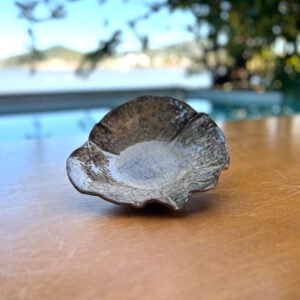 Bowl de Cerâmica com Borda Orgânica e Efeito Salpicado Bege