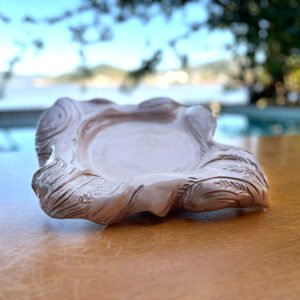 Centro de Mesa de Cerâmica com Relevo Botânico Bege