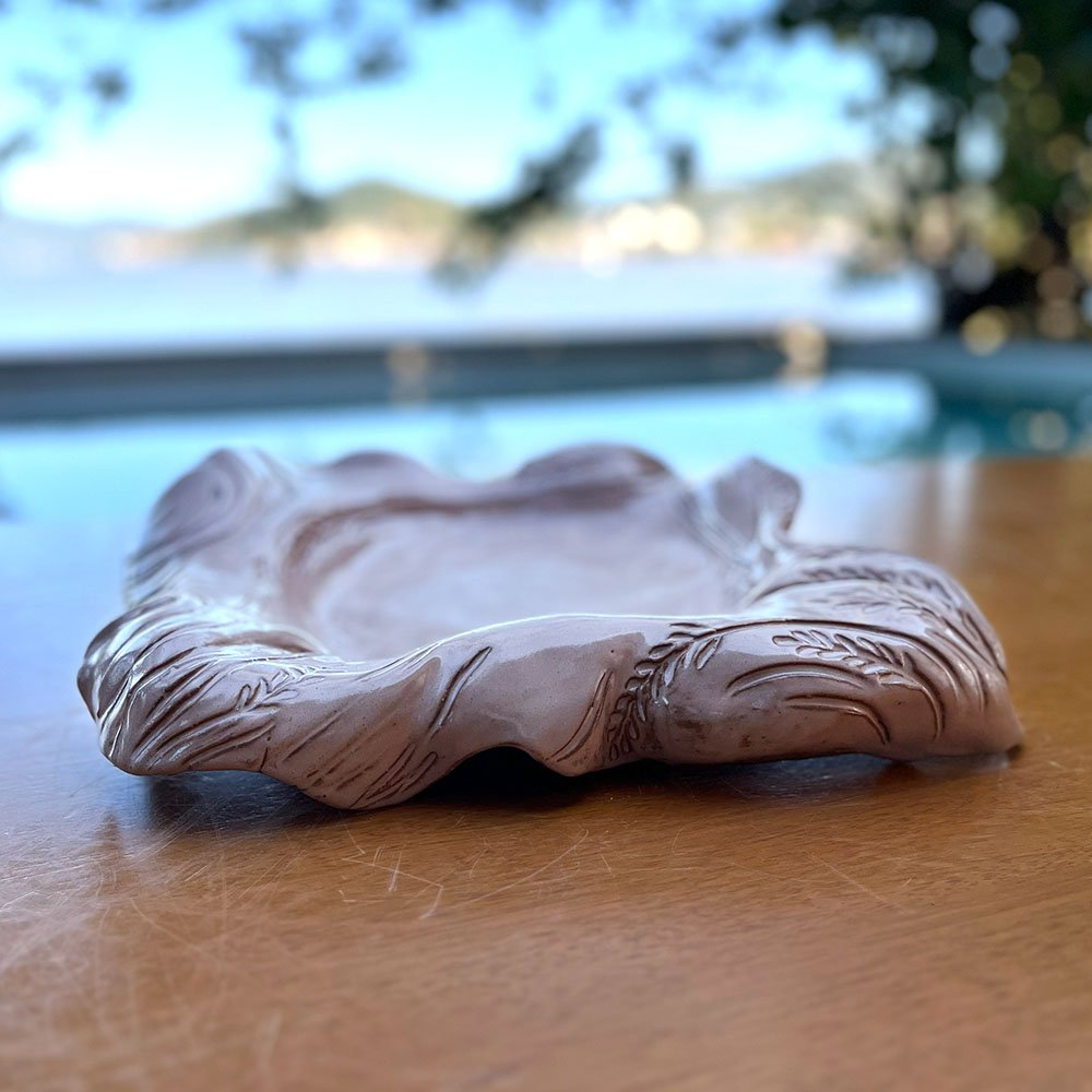 Centro de Mesa de Cerâmica com Relevo Botânico Bege - Imagem 2