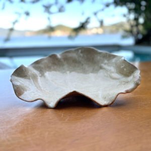 Centro de Mesa de Cerâmica com Borda Ondulada Bege