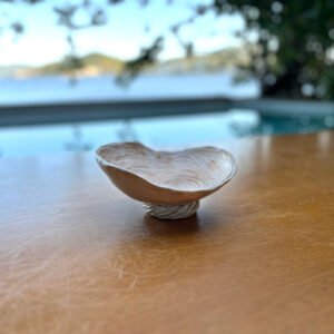 Centro de Mesa de Cerâmica com Pé Texturizado Bege