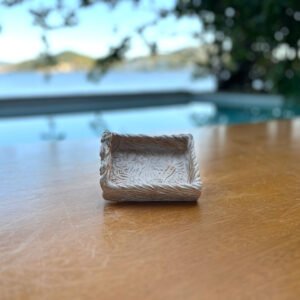 Mini Bandeja de Cerâmica com Borda Texturizada Bege