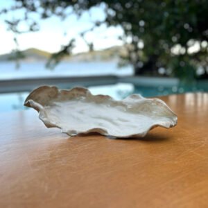 Travessa de Cerâmica com Borda Fluida Bege