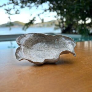 Centro de Mesa de Cerâmica em Formato de Folha Larga Bege